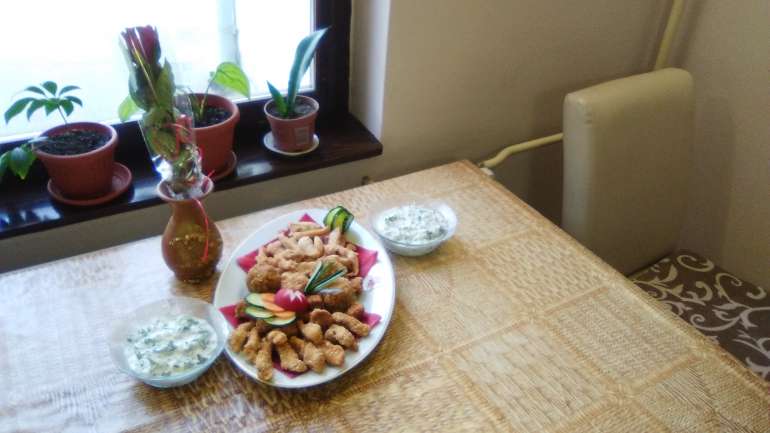 Feta túróval töltött gomba és rántott csirkemell